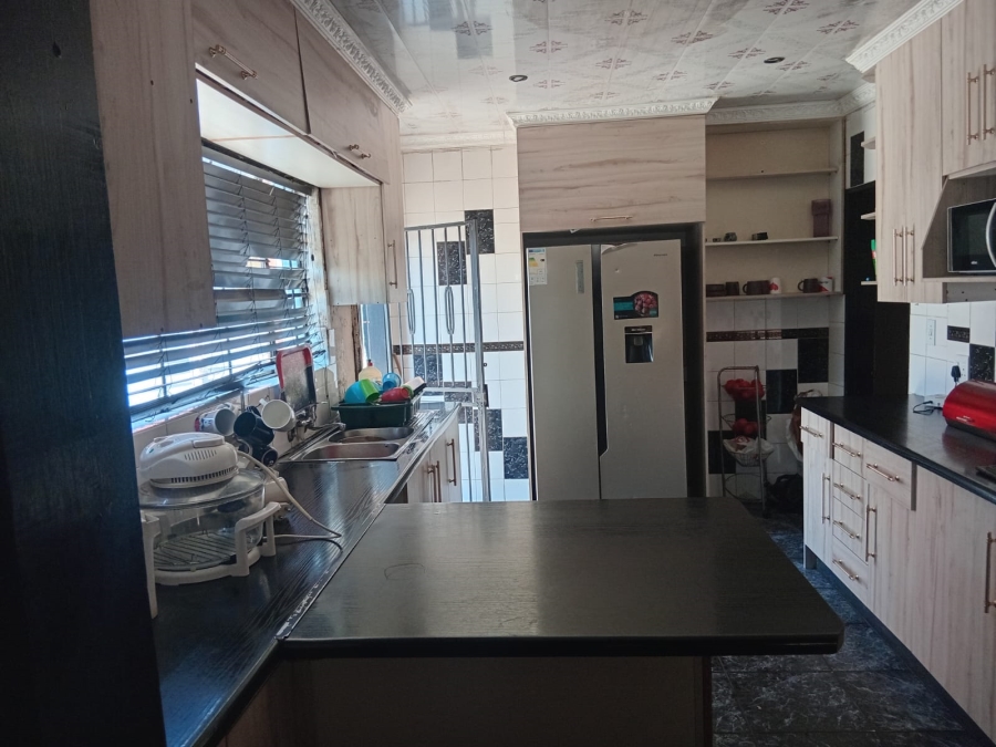 5 Bedroom Property for Sale in Leondale Gauteng