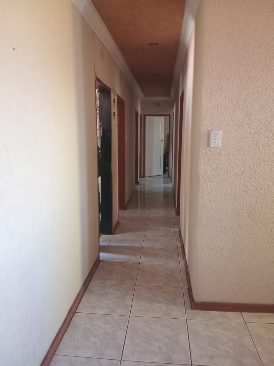 5 Bedroom Property for Sale in Leondale Gauteng