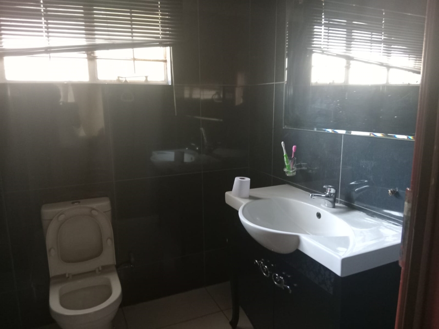5 Bedroom Property for Sale in Leondale Gauteng