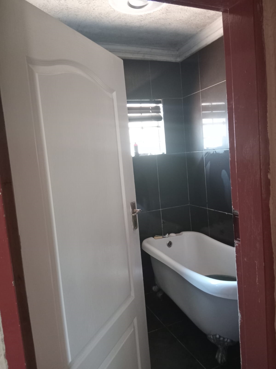 5 Bedroom Property for Sale in Leondale Gauteng
