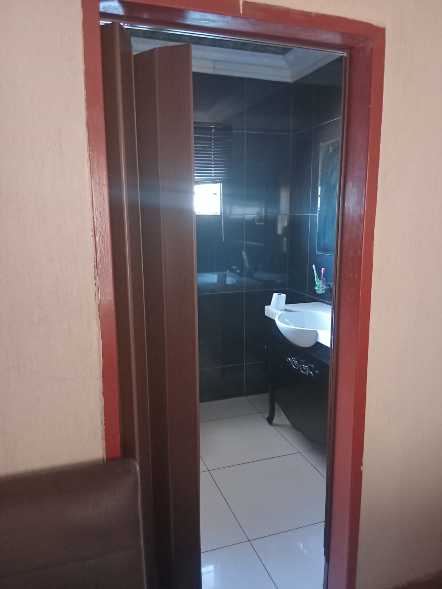 5 Bedroom Property for Sale in Leondale Gauteng