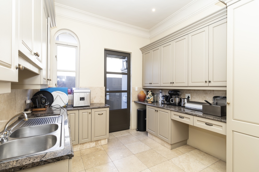 To Let 5 Bedroom Property for Rent in Houghton Estate Gauteng