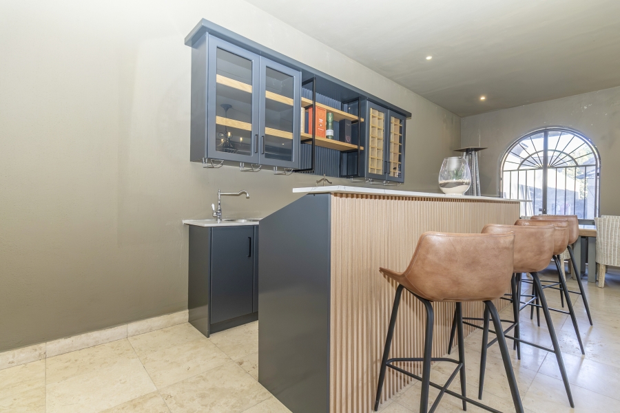 To Let 5 Bedroom Property for Rent in Houghton Estate Gauteng