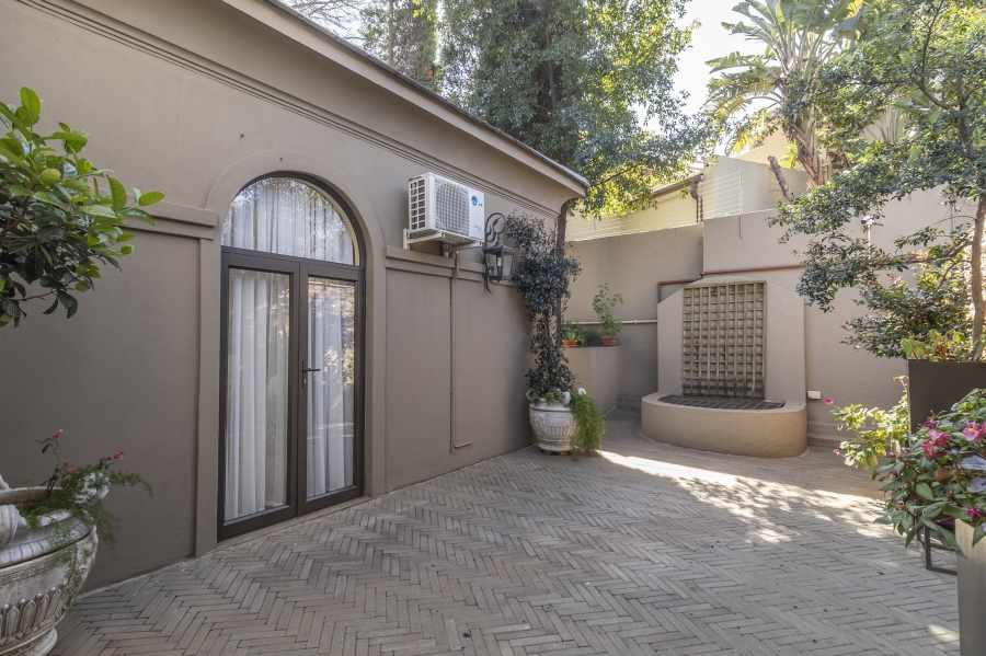 To Let 5 Bedroom Property for Rent in Houghton Estate Gauteng