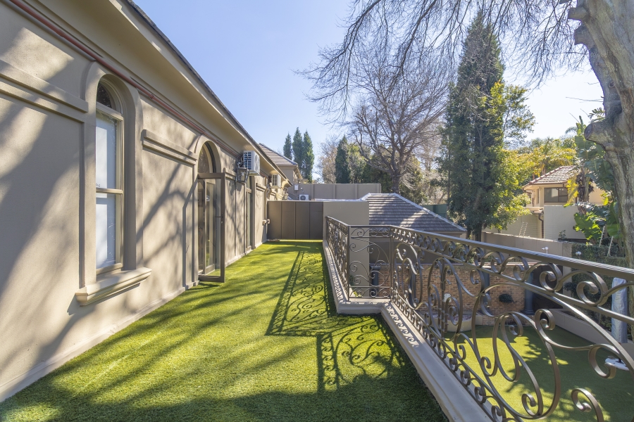 To Let 5 Bedroom Property for Rent in Houghton Estate Gauteng
