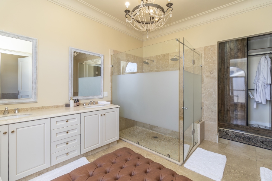 To Let 5 Bedroom Property for Rent in Houghton Estate Gauteng
