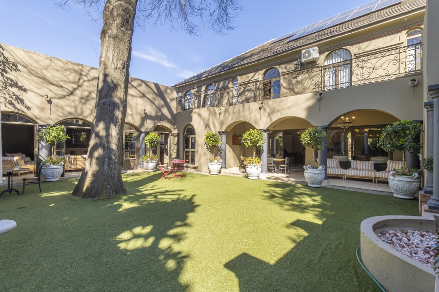 To Let 5 Bedroom Property for Rent in Houghton Estate Gauteng