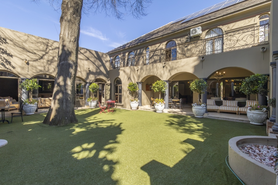 To Let 5 Bedroom Property for Rent in Houghton Estate Gauteng
