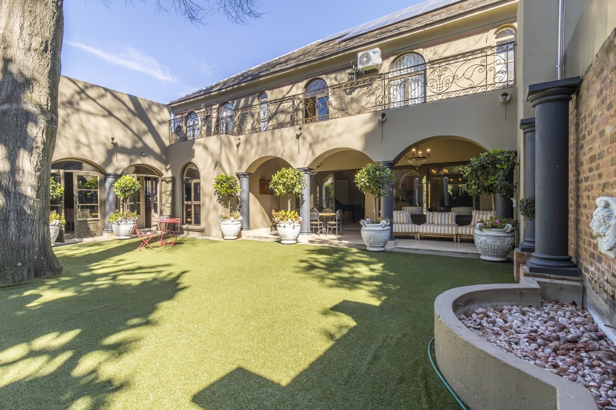 To Let 5 Bedroom Property for Rent in Houghton Estate Gauteng