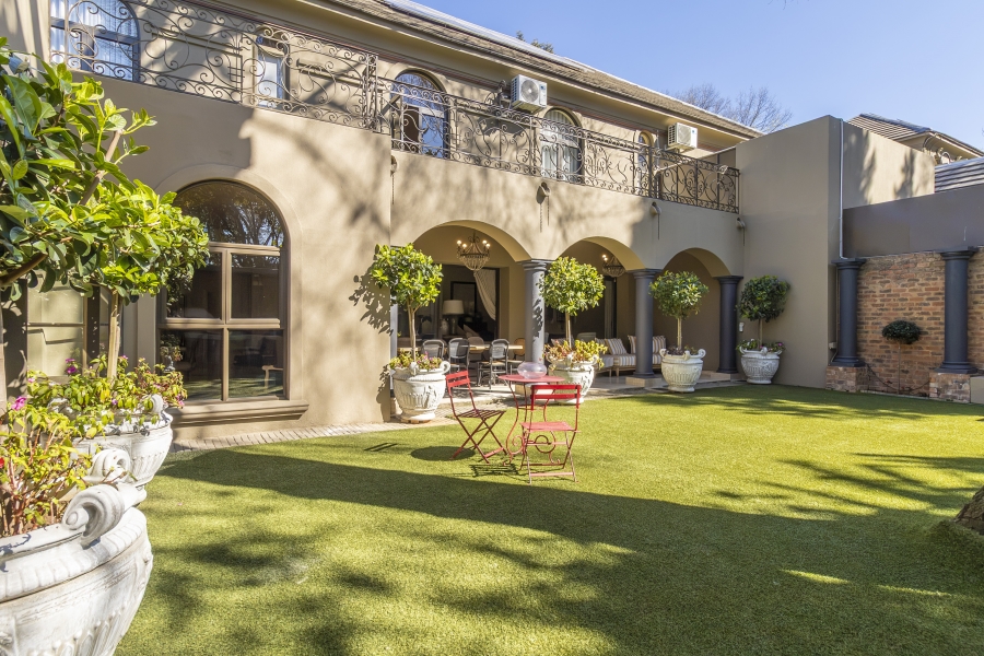 To Let 5 Bedroom Property for Rent in Houghton Estate Gauteng