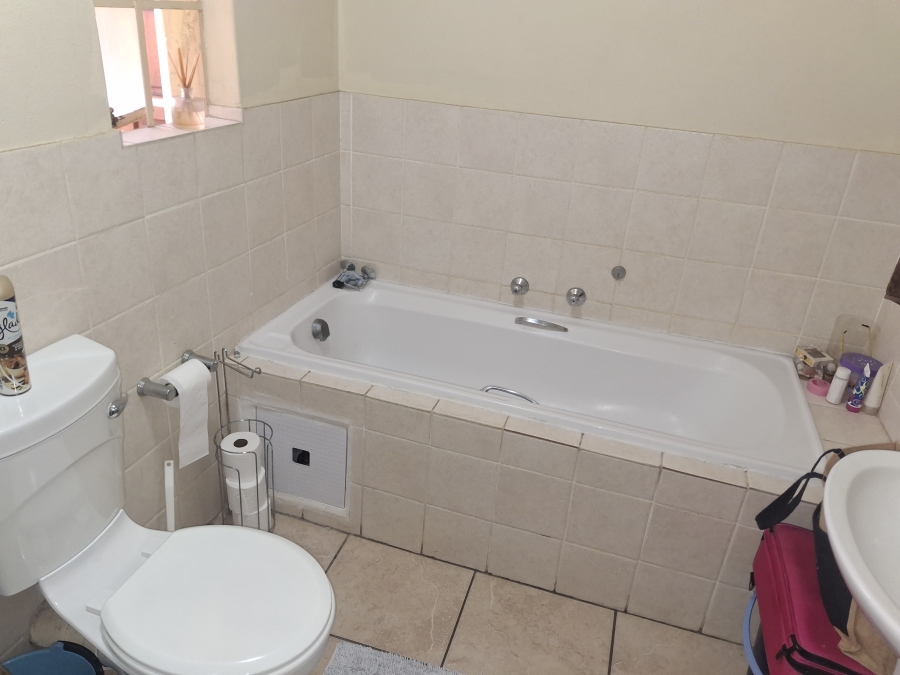1 Bedroom Property for Sale in Kosmosdal Gauteng