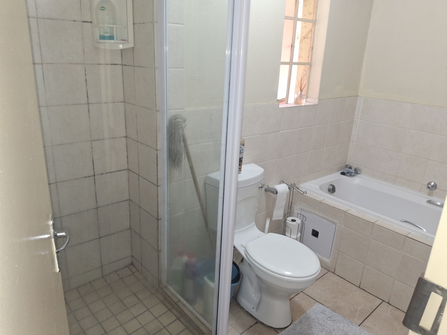 1 Bedroom Property for Sale in Kosmosdal Gauteng
