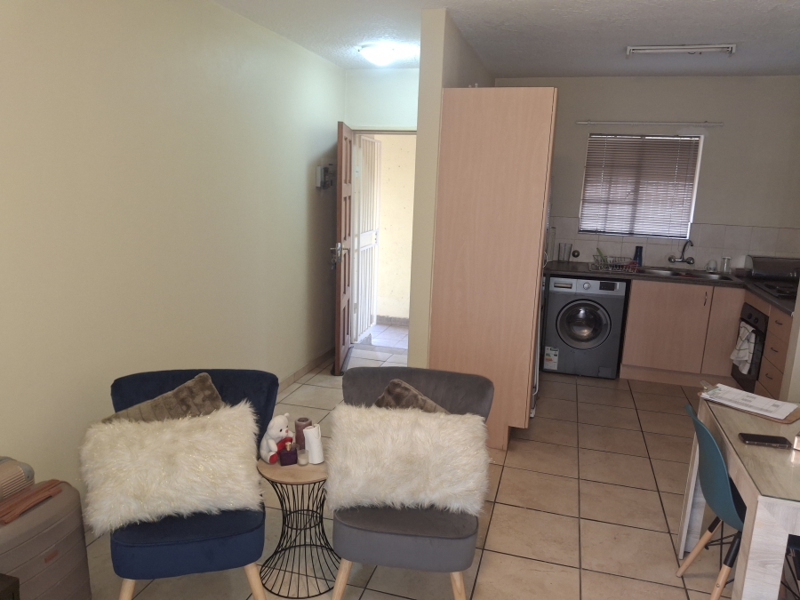 1 Bedroom Property for Sale in Kosmosdal Gauteng