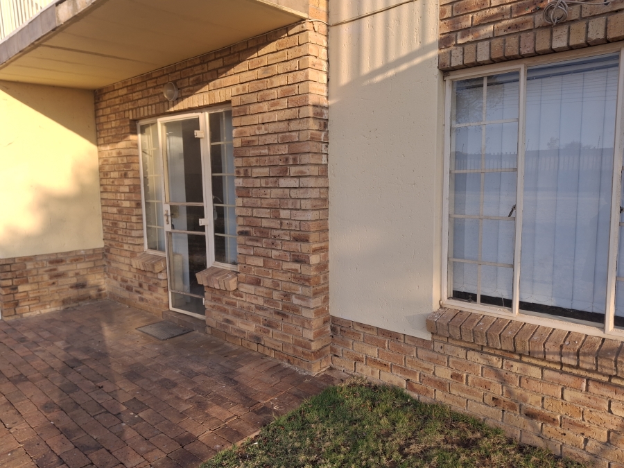 1 Bedroom Property for Sale in Kosmosdal Gauteng