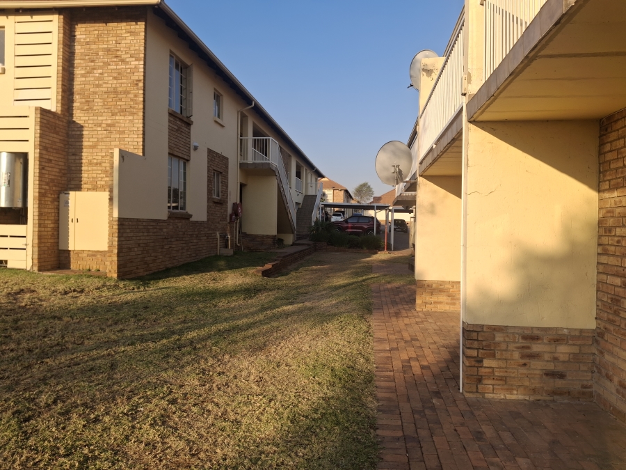 1 Bedroom Property for Sale in Kosmosdal Gauteng