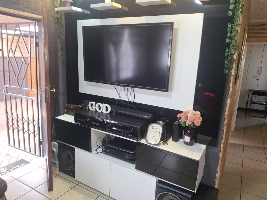 3 Bedroom Property for Sale in Sky City Gauteng