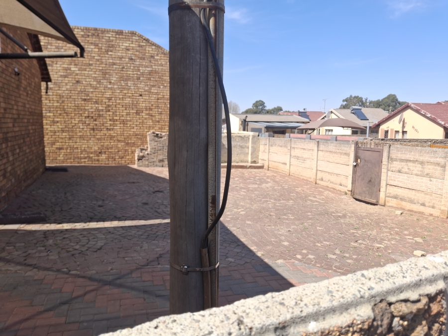 2 Bedroom Property for Sale in Daveyton Gauteng