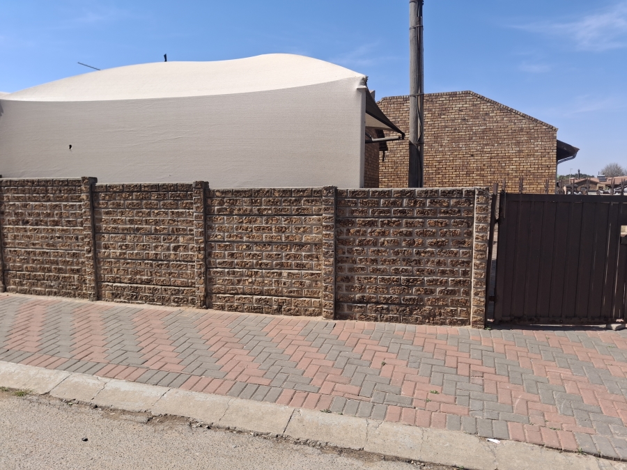 2 Bedroom Property for Sale in Daveyton Gauteng
