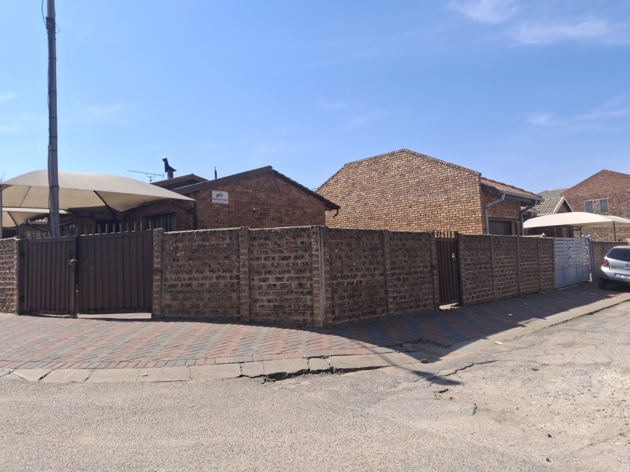 2 Bedroom Property for Sale in Daveyton Gauteng