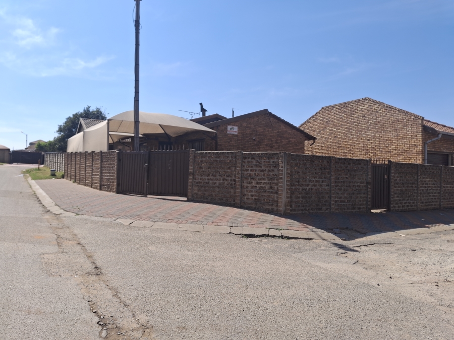 2 Bedroom Property for Sale in Daveyton Gauteng