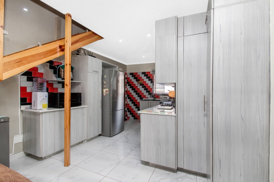 2 Bedroom Property for Sale in Sundowner Gauteng