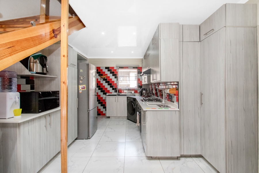 2 Bedroom Property for Sale in Sundowner Gauteng