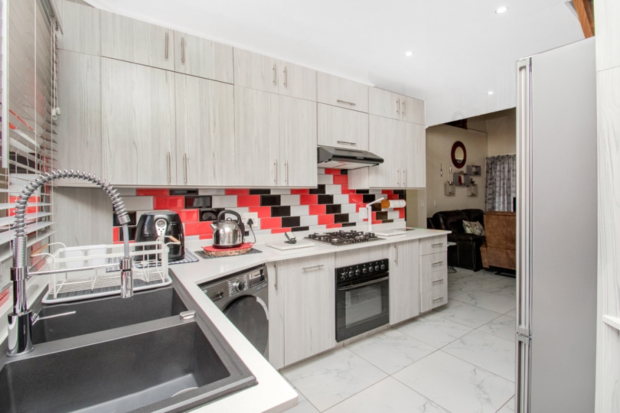 2 Bedroom Property for Sale in Sundowner Gauteng