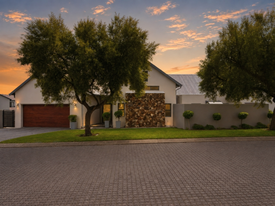 5 Bedroom Property for Sale in Copperleaf Estate Gauteng