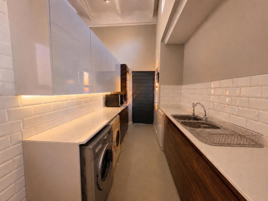 5 Bedroom Property for Sale in Copperleaf Estate Gauteng