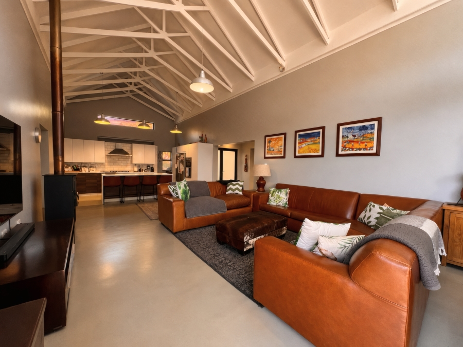 5 Bedroom Property for Sale in Copperleaf Estate Gauteng