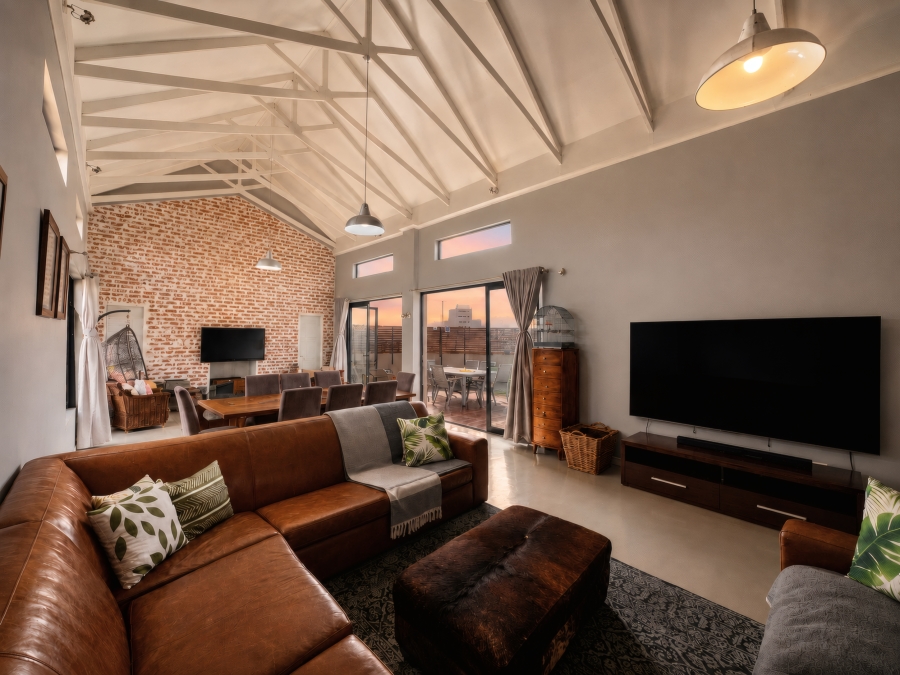 5 Bedroom Property for Sale in Copperleaf Estate Gauteng