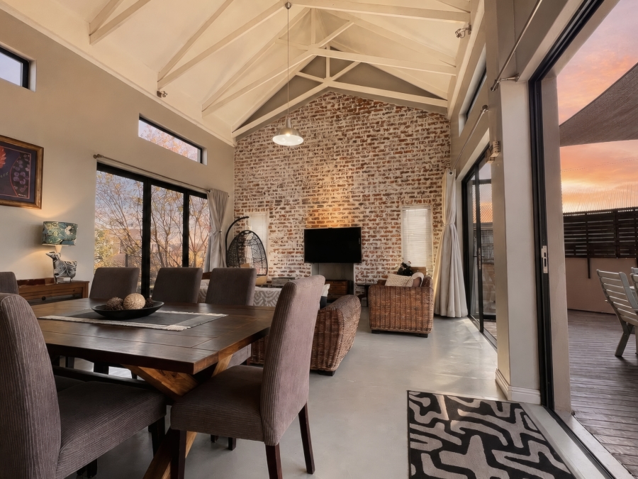 5 Bedroom Property for Sale in Copperleaf Estate Gauteng