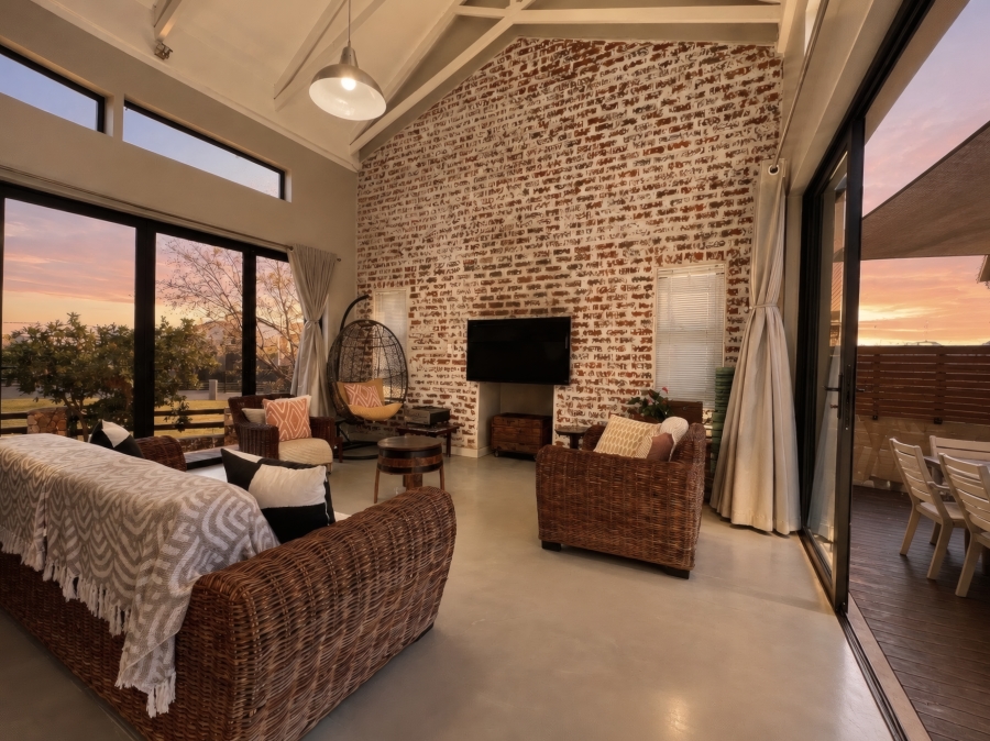 5 Bedroom Property for Sale in Copperleaf Estate Gauteng
