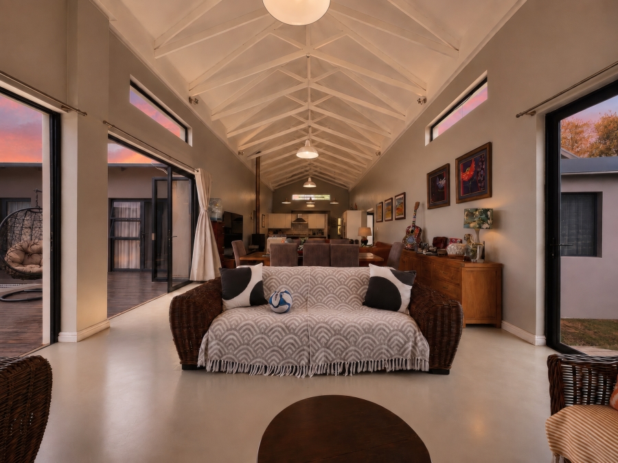 5 Bedroom Property for Sale in Copperleaf Estate Gauteng