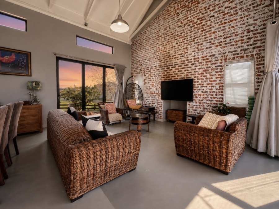 5 Bedroom Property for Sale in Copperleaf Estate Gauteng