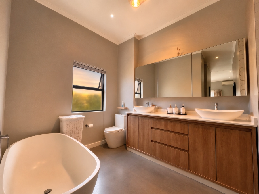 5 Bedroom Property for Sale in Copperleaf Estate Gauteng