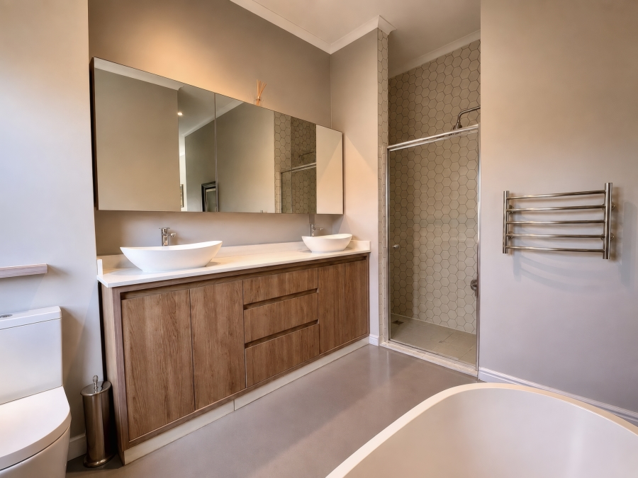 5 Bedroom Property for Sale in Copperleaf Estate Gauteng