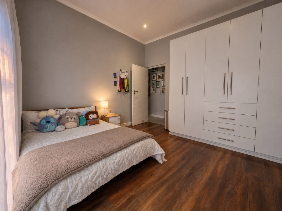 5 Bedroom Property for Sale in Copperleaf Estate Gauteng