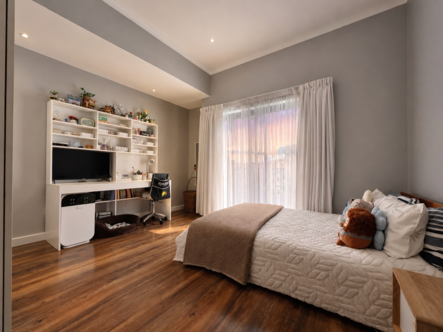 5 Bedroom Property for Sale in Copperleaf Estate Gauteng