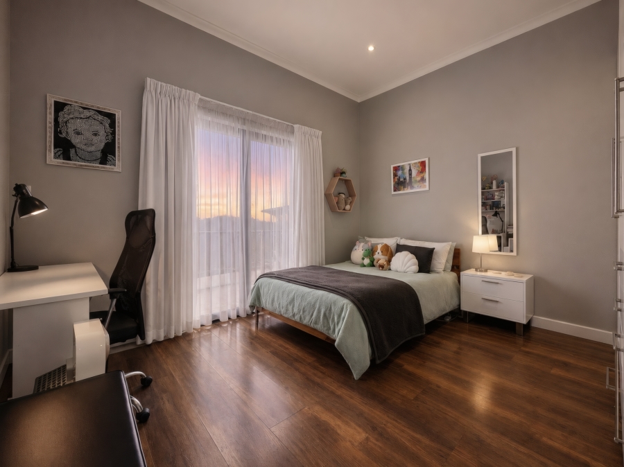 5 Bedroom Property for Sale in Copperleaf Estate Gauteng