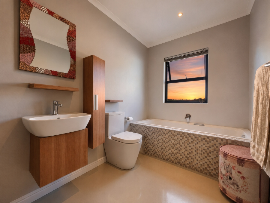 5 Bedroom Property for Sale in Copperleaf Estate Gauteng