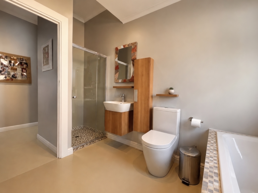 5 Bedroom Property for Sale in Copperleaf Estate Gauteng