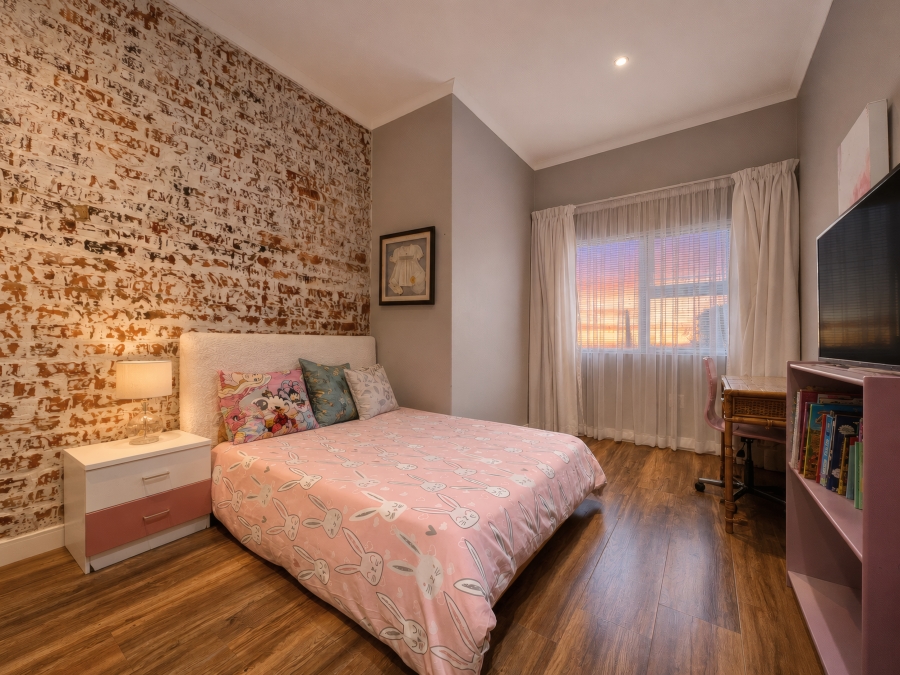 5 Bedroom Property for Sale in Copperleaf Estate Gauteng