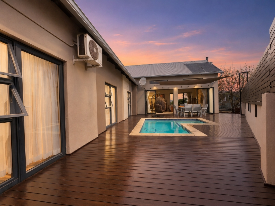 5 Bedroom Property for Sale in Copperleaf Estate Gauteng