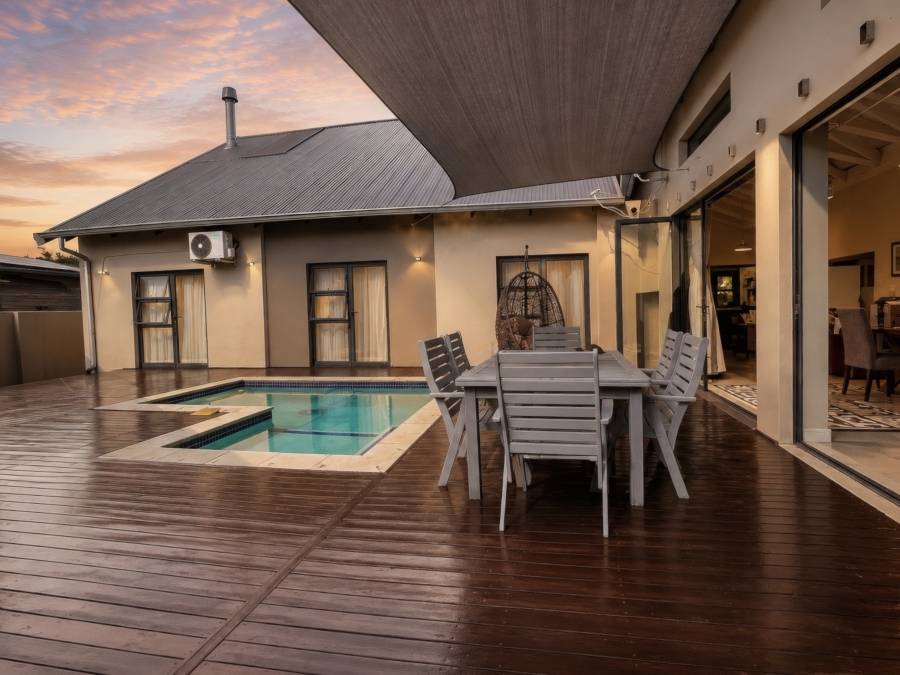 5 Bedroom Property for Sale in Copperleaf Estate Gauteng