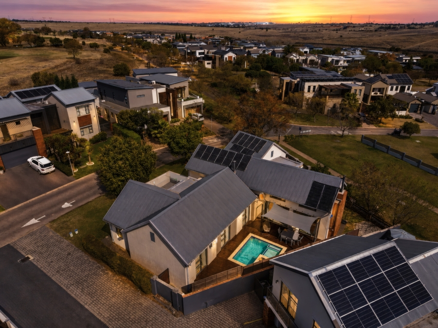 5 Bedroom Property for Sale in Copperleaf Estate Gauteng