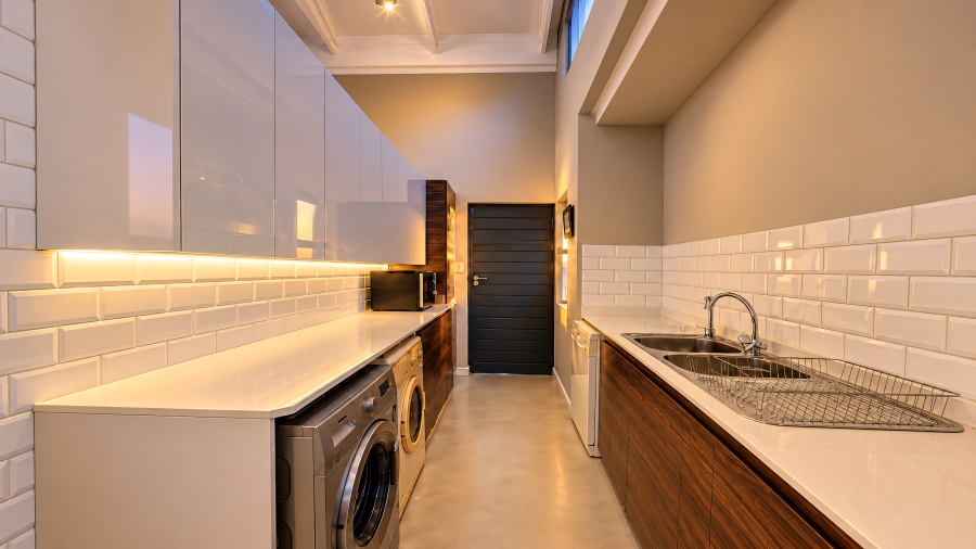 5 Bedroom Property for Sale in Copperleaf Estate Gauteng