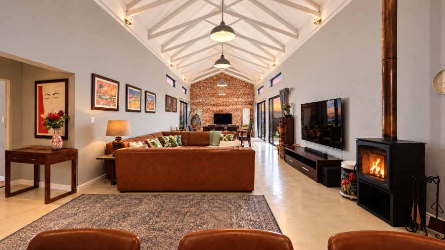 5 Bedroom Property for Sale in Copperleaf Estate Gauteng