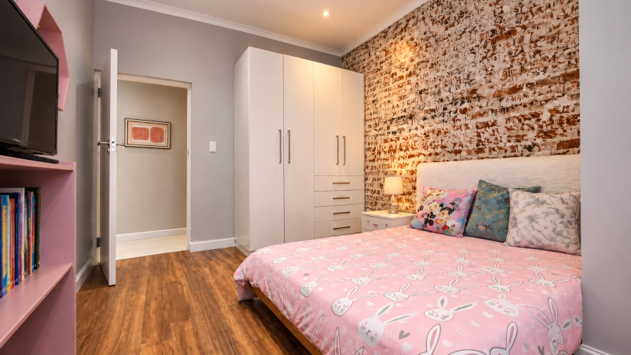 5 Bedroom Property for Sale in Copperleaf Estate Gauteng