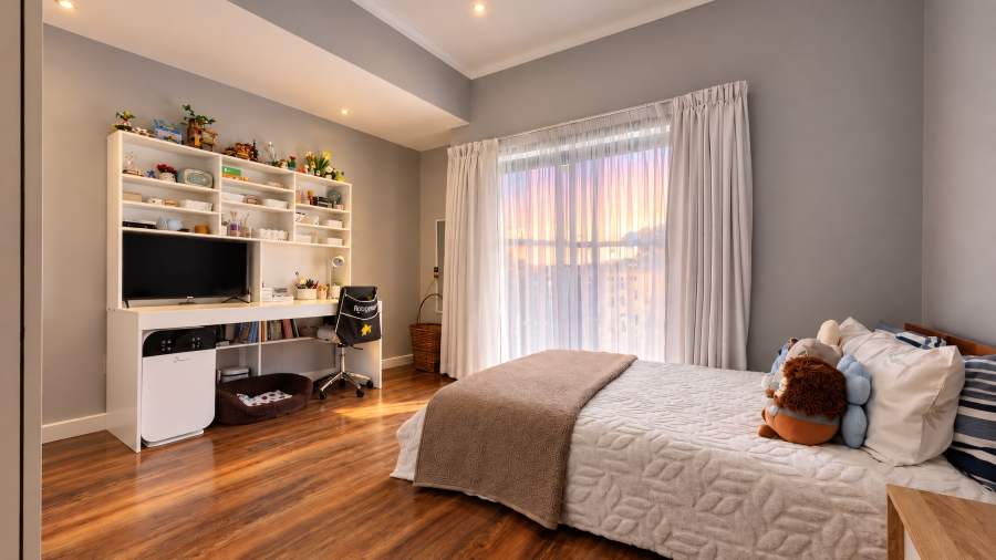 5 Bedroom Property for Sale in Copperleaf Estate Gauteng